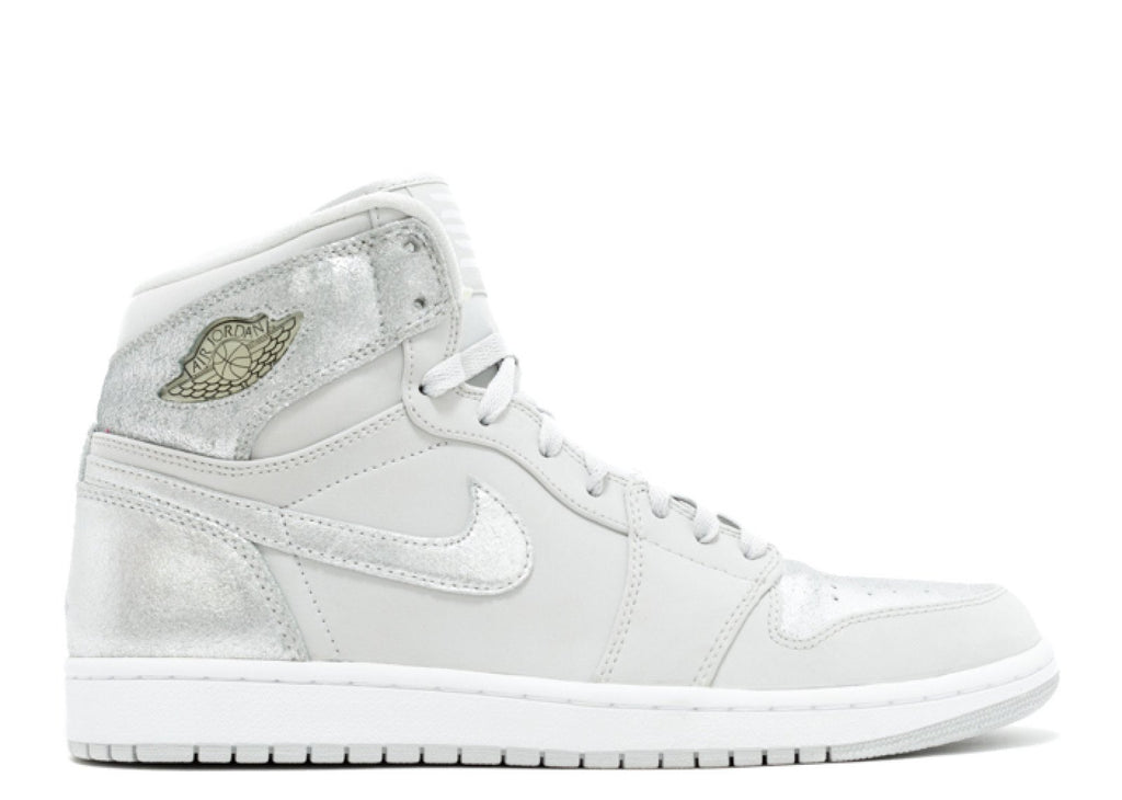 AIR JORDAN RETRO 1 HI SILVER - 25TH ANNIVERSARY - SILVER_1a663d83-bd4b-429d-a5e1-1e54826a2163